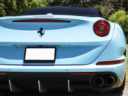 Used 2015 Ferrari California T RWD image 86