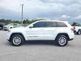 Used 2021 Jeep Grand Cherokee Laredo image 4