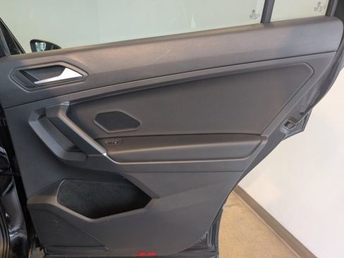 Used 2020 Volkswagen Tiguan SEL image 27