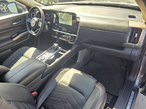Used 2025 Nissan Pathfinder Platinum AWD/4WD image 15