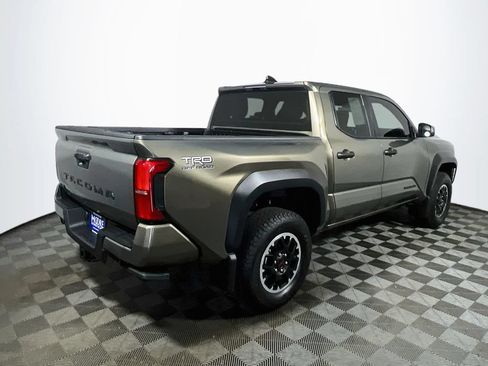 Certified 2025 Toyota Tacoma TRD Off-Road AWD/4WD image 7