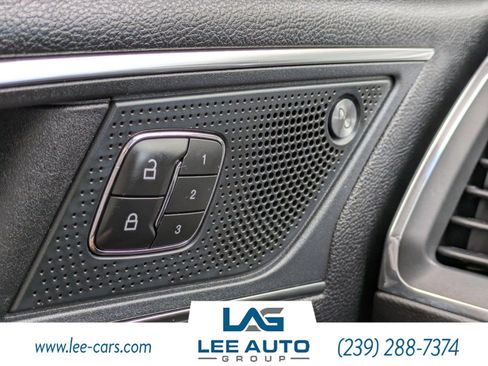 Used 2020 Ford Edge Titanium image 23