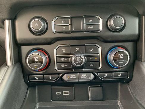 Used 2024 Chevrolet Tahoe Z71 w/ Luxury Package image 30