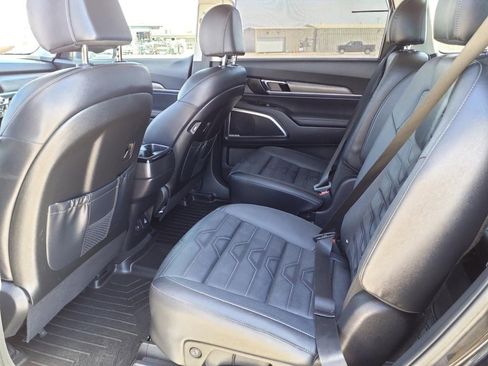 Used 2022 Kia Telluride SX w/ SX Prestige Package image 13