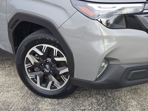 Used 2025 Subaru Forester Premium AWD/4WD image 3