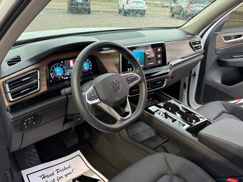 Used 2024 Volkswagen Atlas SE image 24