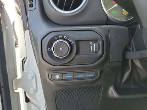 Used 2023 Jeep Wrangler Unlimited Sahara AWD/4WD image 21