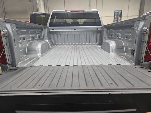 Used 2025 Chevrolet Silverado 1500 Custom image 12