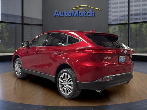 Used 2022 Toyota Venza Limited image 8