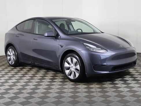 Used 2023 Tesla Model Y Long Range image 2