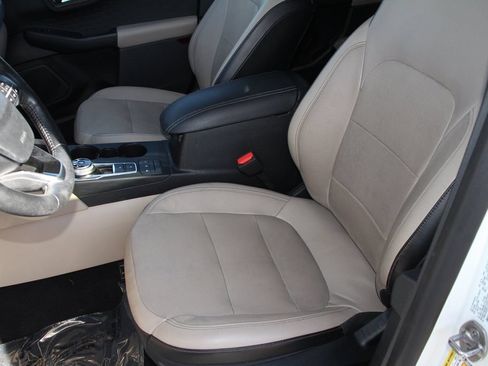 Certified 2020 Ford Escape Titanium w/ Titanium Premium Package 2.0 AWD/4WD image 23