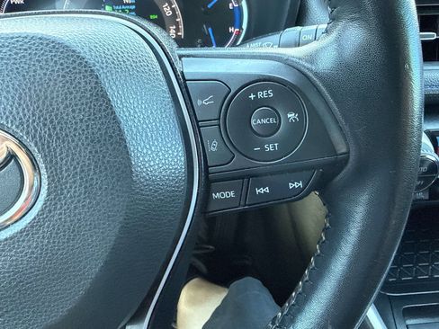 Used 2022 Toyota RAV4 XSE AWD/4WD image 25