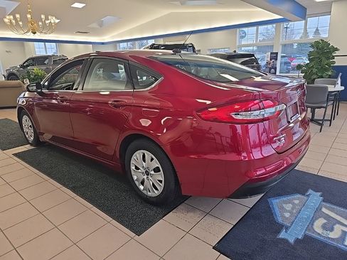 Used 2019 Ford Fusion S image 4