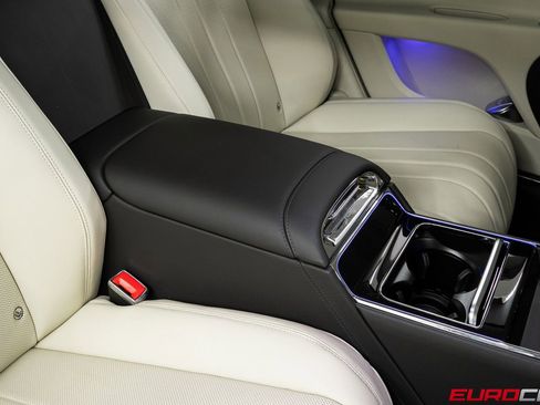 Used 2023 Bentley Flying Spur V8 AWD/4WD image 35