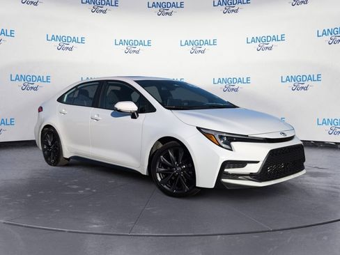 Used 2025 Toyota Corolla SE image 2