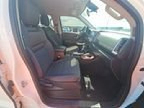 Used 2024 Nissan Frontier SV RWD image 5