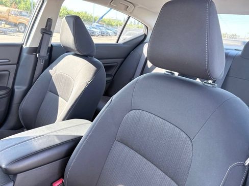 Used 2025 Nissan Altima 2.5 SV FWD image 11
