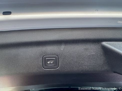 Used 2025 GMC Yukon Denali image 36