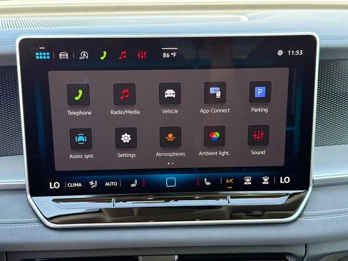 New 2026 Volkswagen Tiguan SE FWD image 32