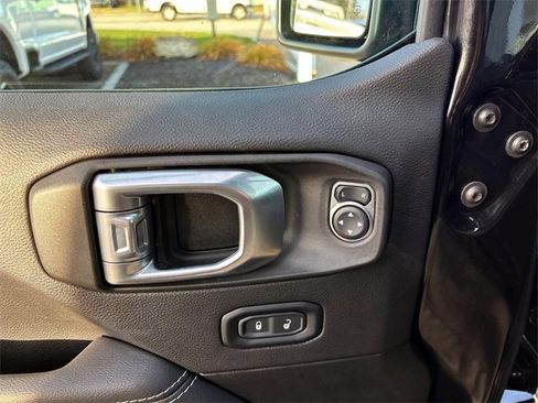 Used 2022 Jeep Wrangler Unlimited Sahara image 17