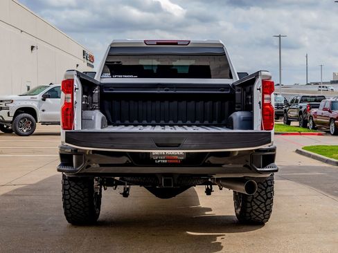 Used 2025 Chevrolet Silverado 2500 Custom w/ Custom Value Package image 8