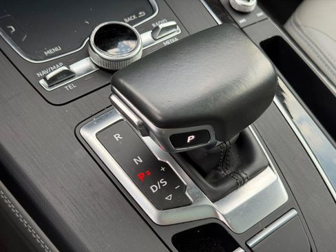 Used 2020 Audi Q5 e Premium Plus AWD/4WD image 24