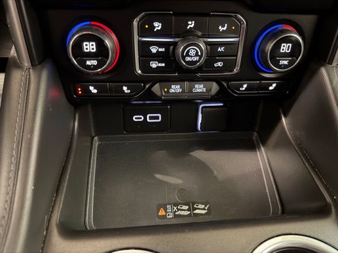 Used 2024 Chevrolet Suburban LT image 15