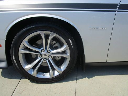 Used 2022 Dodge Challenger R/T RWD image 4