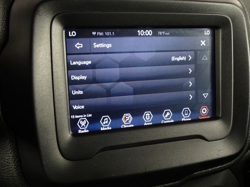 Used 2018 Jeep Renegade Limited image 38