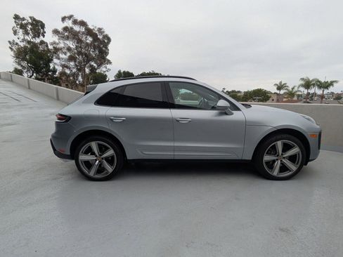 Certified 2024 Porsche Macan image 8