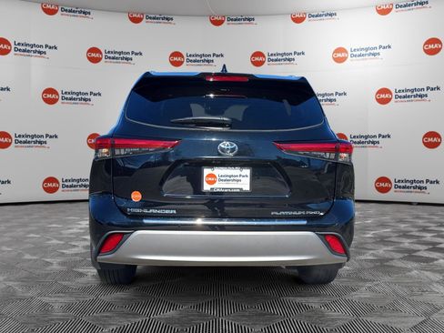 Used 2023 Toyota Highlander Platinum image 6