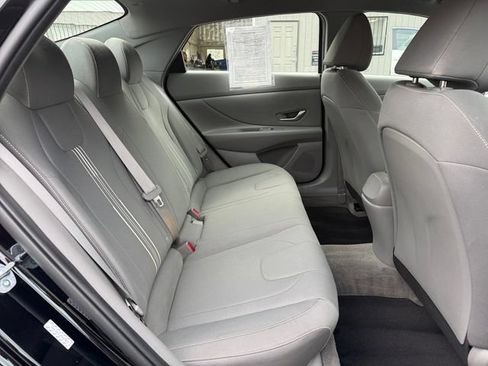 Used 2023 Hyundai Elantra SEL w/ Convenience Package FWD image 18