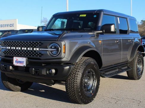 New 2025 Ford Bronco Badlands w/ Sasquatch Package image 3