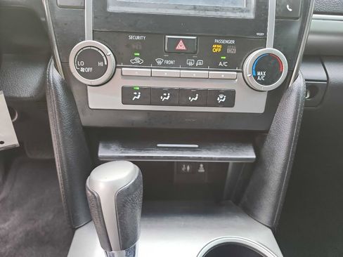 Used 2014 Toyota Camry SE FWD image 22