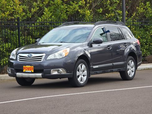 Used 2011 Subaru Outback 2.5i Limited image 8