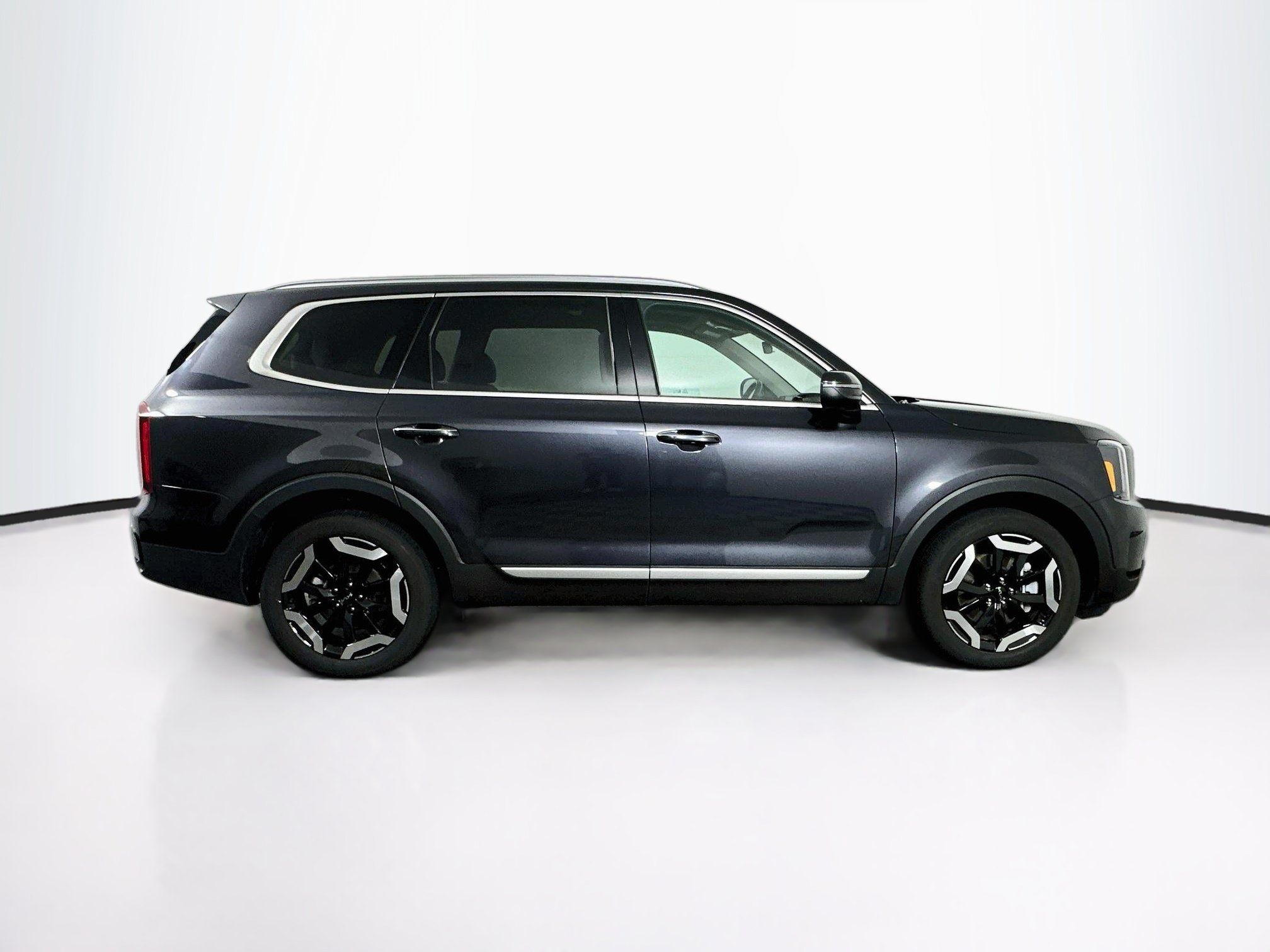 Used 2025 Kia Telluride S FWD image 10