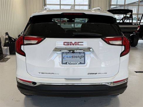 Used 2024 GMC Terrain SLT image 4
