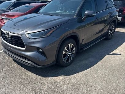 Used 2021 Toyota Highlander XLE