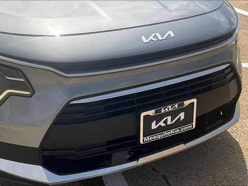 Certified 2024 Kia Niro EX FWD image 32
