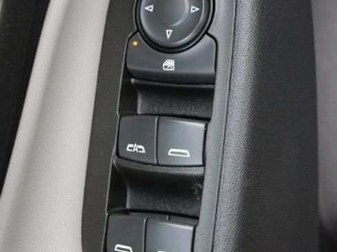 Used 2021 Chevrolet Equinox LT image 8