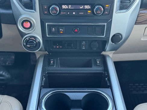 Used 2016 Nissan Titan SL image 28