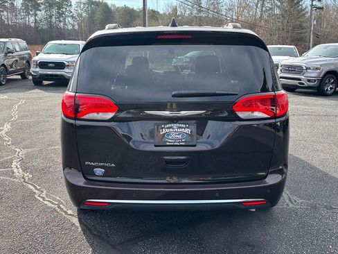 Used 2017 Chrysler Pacifica Touring-L image 24