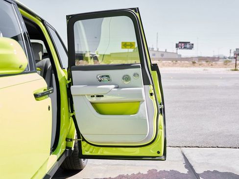 Used 2024 Rolls-Royce Cullinan AWD/4WD image 36