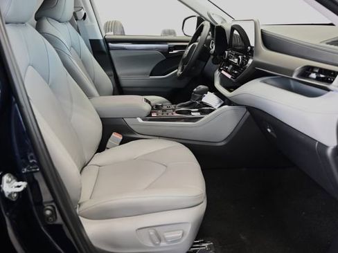 New 2026 Toyota Highlander Limited AWD/4WD image 12