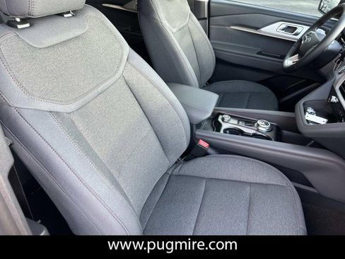 New 2026 Ford Explorer Active RWD image 13