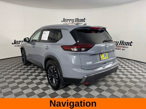 Used 2025 Nissan Rogue SL w/ Tech Package FWD image 9