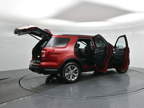 Certified 2018 Ford Explorer Limited w/ Ford Safe & Smart Package image 6