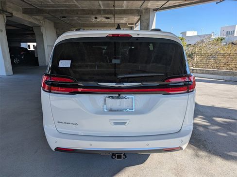 New 2026 Chrysler Pacifica Pinnacle image 6