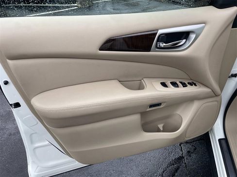 Used 2014 Nissan Pathfinder SL image 20