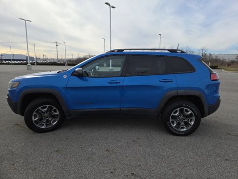 Used 2019 Jeep Cherokee Trailhawk w/ Cold Weather Group image 14